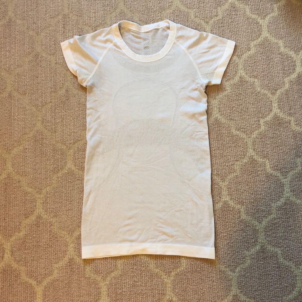 White lulu lemon t-shirt